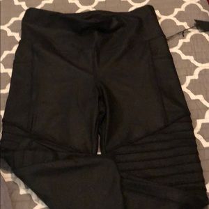 Women’s dressy boutique leggings.